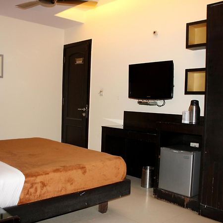 Aman Deluxe Hotell New Delhi Eksteriør bilde