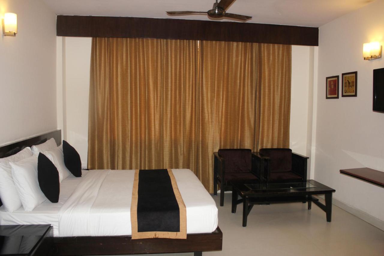Aman Deluxe Hotell New Delhi Eksteriør bilde