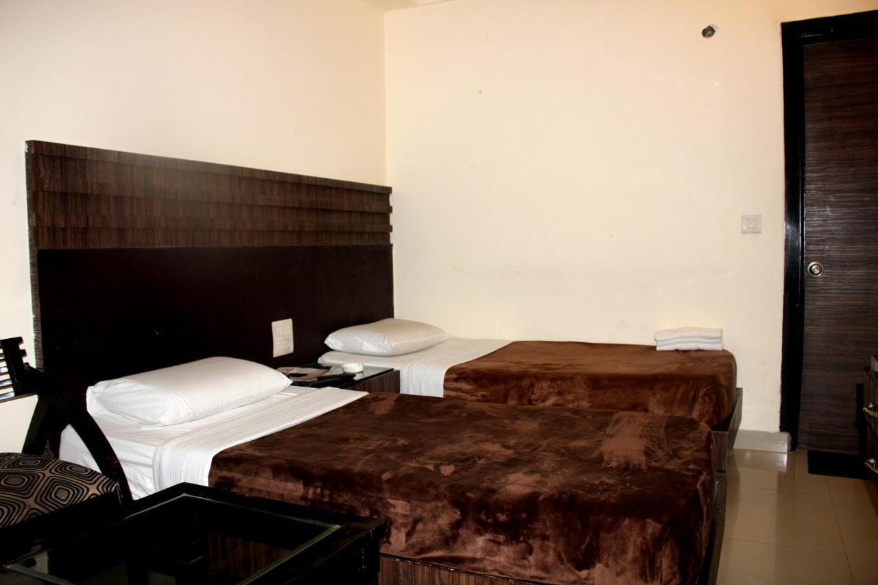 Aman Deluxe Hotell New Delhi Eksteriør bilde