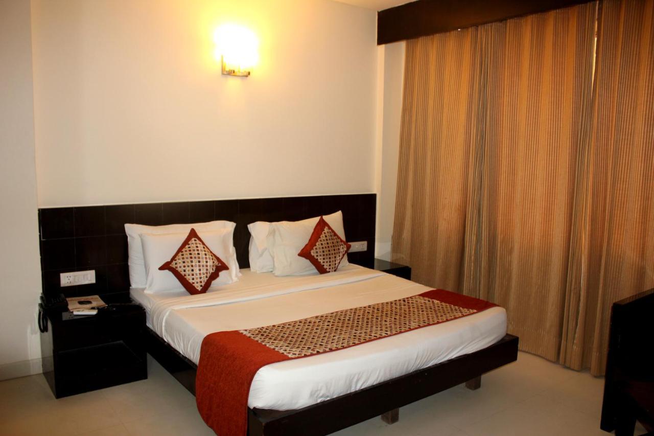 Aman Deluxe Hotell New Delhi Eksteriør bilde