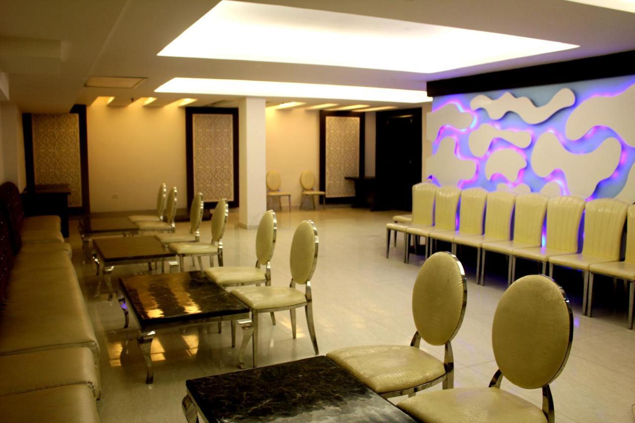 Aman Deluxe Hotell New Delhi Eksteriør bilde