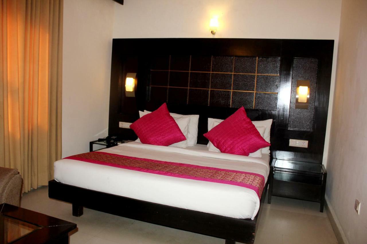 Aman Deluxe Hotell New Delhi Eksteriør bilde