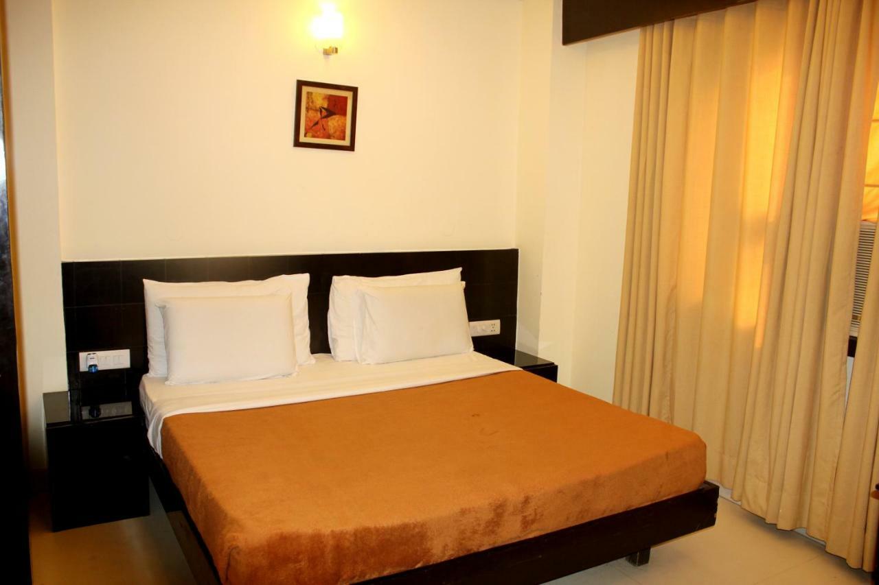 Aman Deluxe Hotell New Delhi Eksteriør bilde